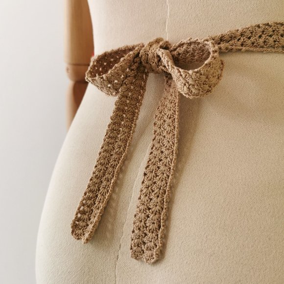 Vintage Beige and Red Zig Zag Crochet 50s Style Half Apron - Picture 11 of 12